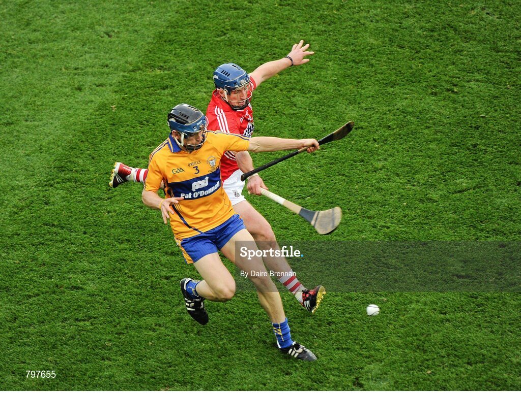 28 September 2013; David McInerney, Clare, in action against Patrick Horgan, Cork. GAA Hurling All-Ireland Senior Championship Final Replay, Cork v Clare, Croke Park, Dublin. Picture credit: Daire Brennan / SPORTSFILE