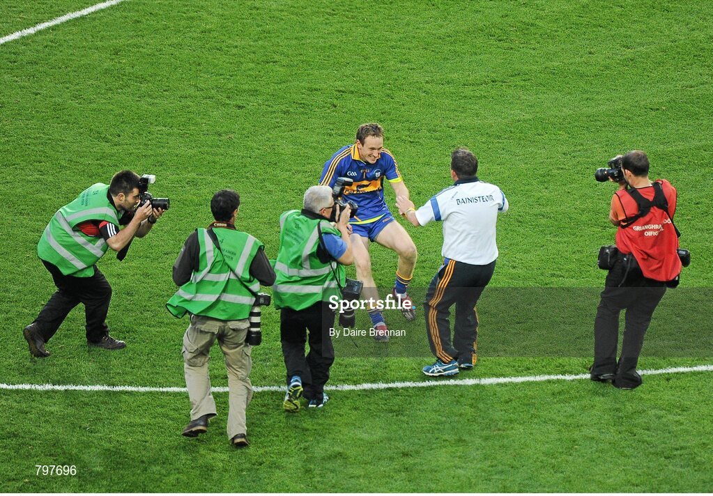 28 September 2013; Clare goalkeeper Patrick Kelly runs to celebrate with manager Davy Fitzgerald after the game. GAA Hurling All-Ireland Senior Championship Final Replay, Cork v Clare, Croke Park, Dublin. Picture credit: Daire Brennan / SPORTSFILE