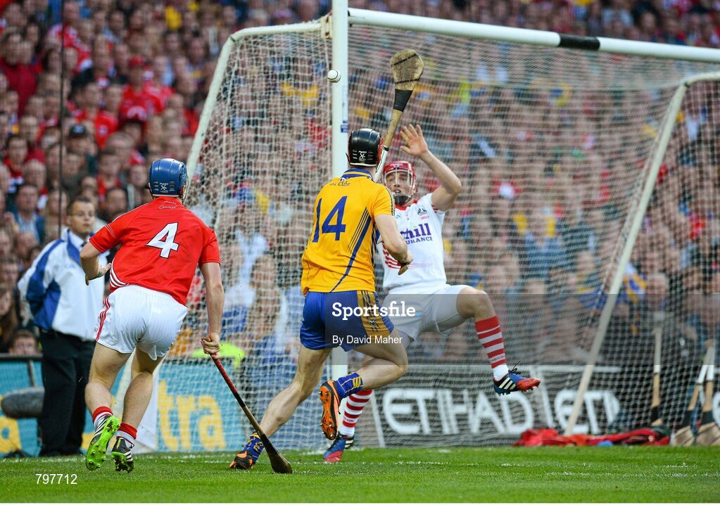 28 September 2013; Darach Honan, Clare, on his way to scoring his side's fifth goal. GAA Hurling All-Ireland Senior Championship Final Replay, Cork v Clare, Croke Park, Dublin. Picture credit: David Maher / SPORTSFILE