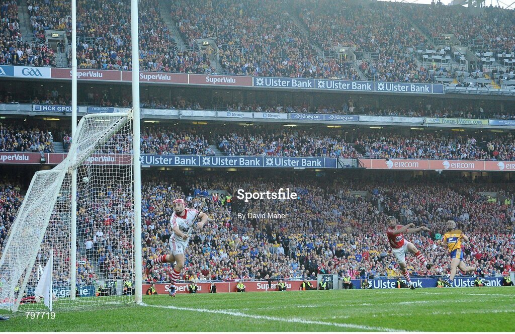 28 September 2013; Conor McGrath, Clare, beats Cork goalkeeper Anthony Nash to score his side's fourth goal of the game. GAA Hurling All-Ireland Senior Championship Final Replay, Cork v Clare, Croke Park, Dublin. Picture credit: David Maher / SPORTSFILE