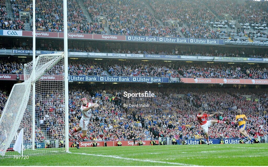 28 September 2013; Conor McGrath, Clare, beats Cork goalkeeper Anthony Nash to score his side's fourth goal of the game. GAA Hurling All-Ireland Senior Championship Final Replay, Cork v Clare, Croke Park, Dublin. Picture credit: David Maher / SPORTSFILE