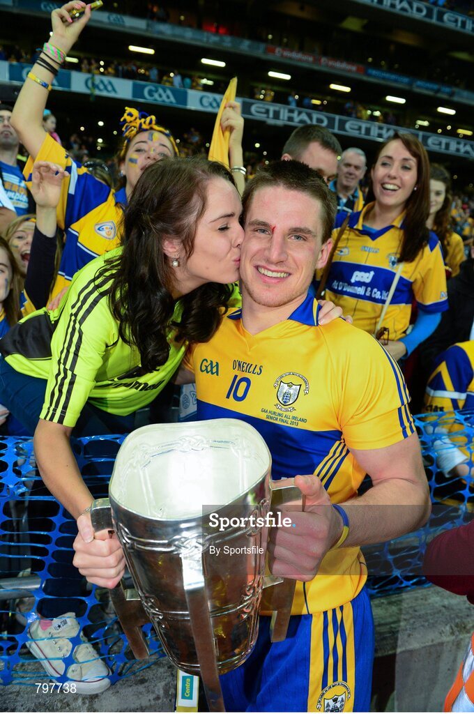 28 September 2013; John Conlon, Clare, gets a kiss from his girlfriend, Michelle Caulfield, with the Liam MacCarthy cup after the game. GAA Hurling All-Ireland Senior Championship Final Replay, Cork v Clare, Croke Park, Dublin. Photo by Sportsfile