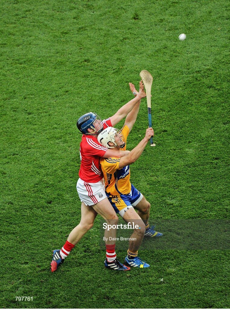 28 September 2013; Patrick O'Connor, Clare, in action against Conor Lehane, Cork. GAA Hurling All-Ireland Senior Championship Final Replay, Cork v Clare, Croke Park, Dublin. Picture credit: Daire Brennan / SPORTSFILE
