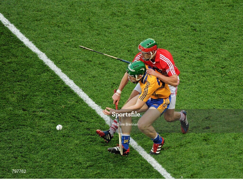 28 September 2013; Fergal Lynch, Clare, in action against Stephen McDonnell, Cork. GAA Hurling All-Ireland Senior Championship Final Replay, Cork v Clare, Croke Park, Dublin. Picture credit: Daire Brennan / SPORTSFILE
