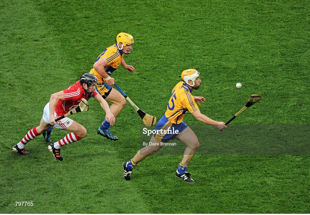 28 September 2013; Conor McGrath, Clare, breaks away on his way to scoring his side's fourth goal. GAA Hurling All-Ireland Senior Championship Final Replay, Cork v Clare, Croke Park, Dublin. Picture credit: Daire Brennan / SPORTSFILE