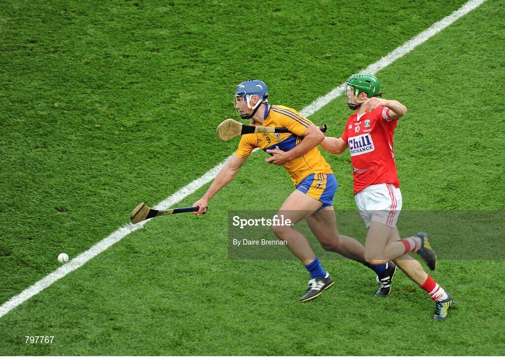 28 September 2013; Conor Ryan, Clare, in action against Séamus Harnedy, Cork. GAA Hurling All-Ireland Senior Championship Final Replay, Cork v Clare, Croke Park, Dublin. Picture credit: Daire Brennan / SPORTSFILE