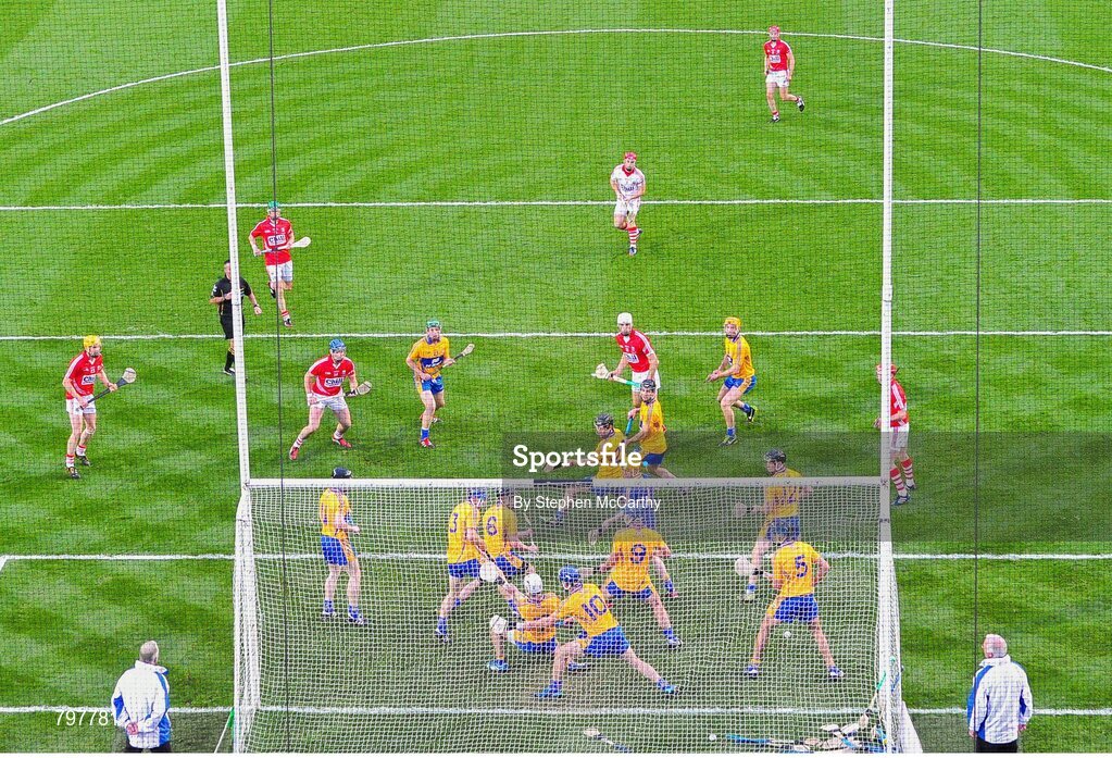 28 September 2013; Clare players defend a late Anthony Nash, Cork, free. GAA Hurling All-Ireland Senior Championship Final Replay, Cork v Clare, Croke Park, Dublin. Picture credit: Stephen McCarthy / SPORTSFILE