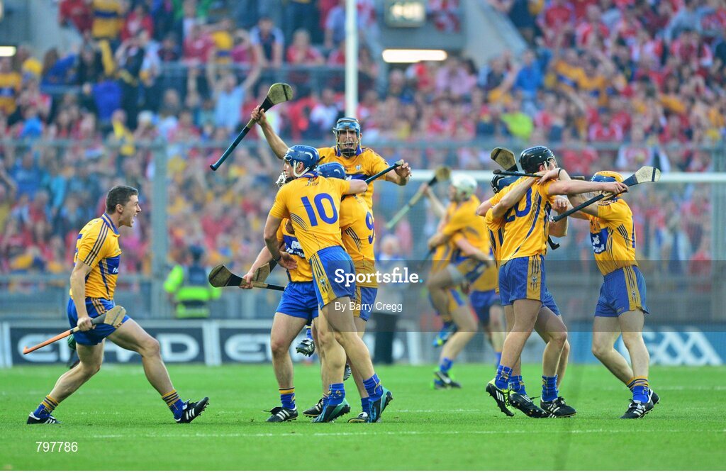 28 September 2013; Clare players celebrate after the final whistle. GAA Hurling All-Ireland Senior Championship Final Replay, Cork v Clare, Croke Park, Dublin. Picture credit: Barry Cregg / SPORTSFILE