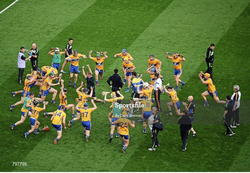 28 September 2013; The Clare team during their warm-up. GAA Hurling All-Ireland Senior Championship Final Replay, Cork v Clare, Croke Park, Dublin. Picture credit: Daire Brennan / SPORTSFILE