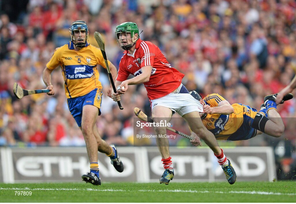 28 September 2013; Séamus Harnedy, Cork, in action against Brendan Bugler, Clare. GAA Hurling All-Ireland Senior Championship Final Replay, Cork v Clare, Croke Park, Dublin. Picture credit: Stephen McCarthy / SPORTSFILE