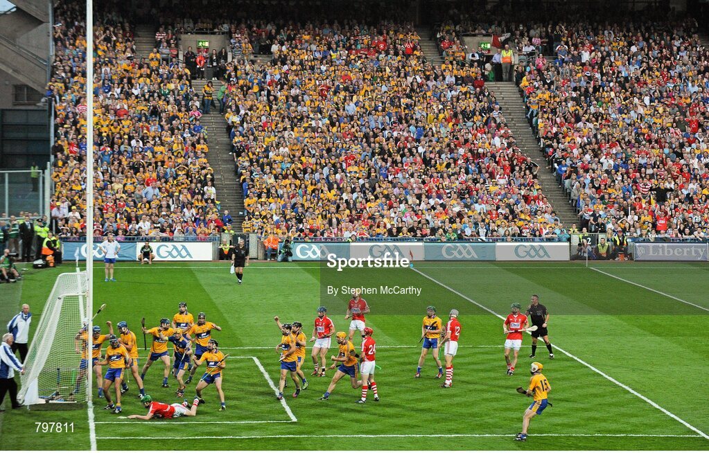 28 September 2013; Clare players celebrate successfully defending a late Cork attack. GAA Hurling All-Ireland Senior Championship Final Replay, Cork v Clare, Croke Park, Dublin. Picture credit: Stephen McCarthy / SPORTSFILE