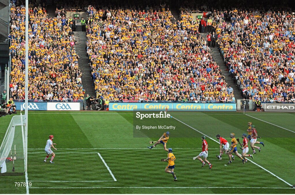 28 September 2013; Shane O'Donnell, Clare, shoots to score his side's second goal. GAA Hurling All-Ireland Senior Championship Final Replay, Cork v Clare, Croke Park, Dublin. Picture credit: Stephen McCarthy / SPORTSFILE