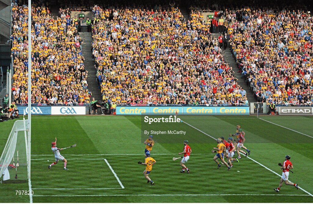 28 September 2013; Shane O'Donnell, Clare, shoots to score his side's second goal. GAA Hurling All-Ireland Senior Championship Final Replay, Cork v Clare, Croke Park, Dublin. Picture credit: Stephen McCarthy / SPORTSFILE