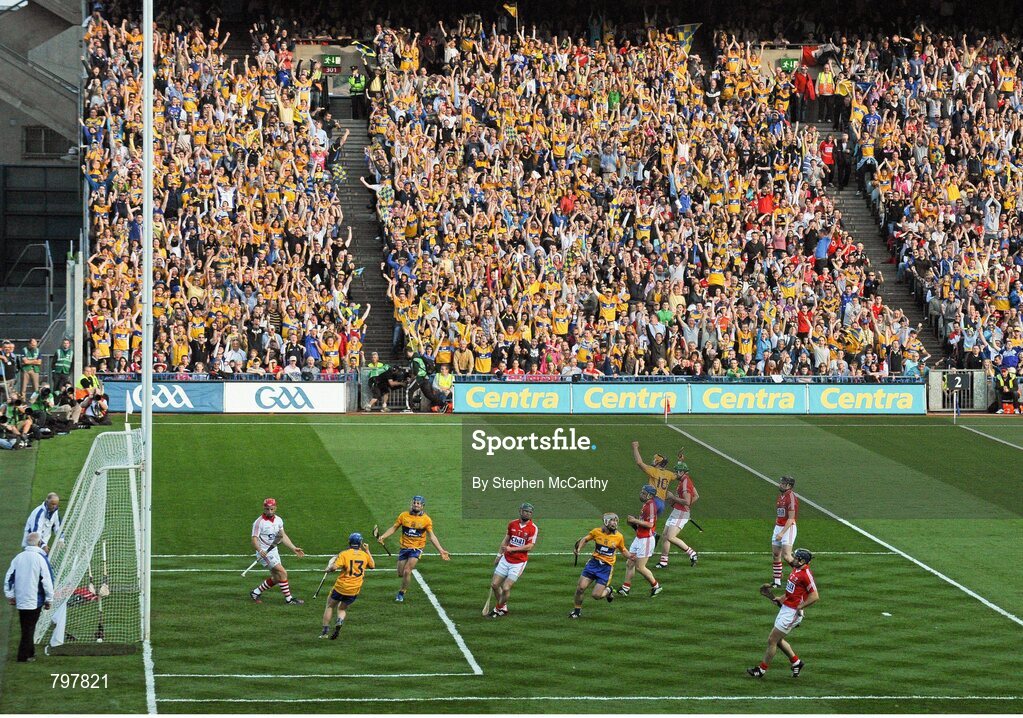 28 September 2013; Shane O'Donnell, Clare, celebrates after scoring his side's second goal with team-mate Pádraic Collins, 13. GAA Hurling All-Ireland Senior Championship Final Replay, Cork v Clare, Croke Park, Dublin. Picture credit: Stephen McCarthy / SPORTSFILE