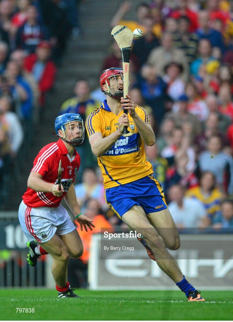 28 September 2013; Darach Honan, Clare, breaks away from Conor O'Sullivan, Cork, to score his sides fifth goal of the game. GAA Hurling All-Ireland Senior Championship Final Replay, Cork v Clare, Croke Park, Dublin. Picture credit: Barry Cregg / SPORTSFILE