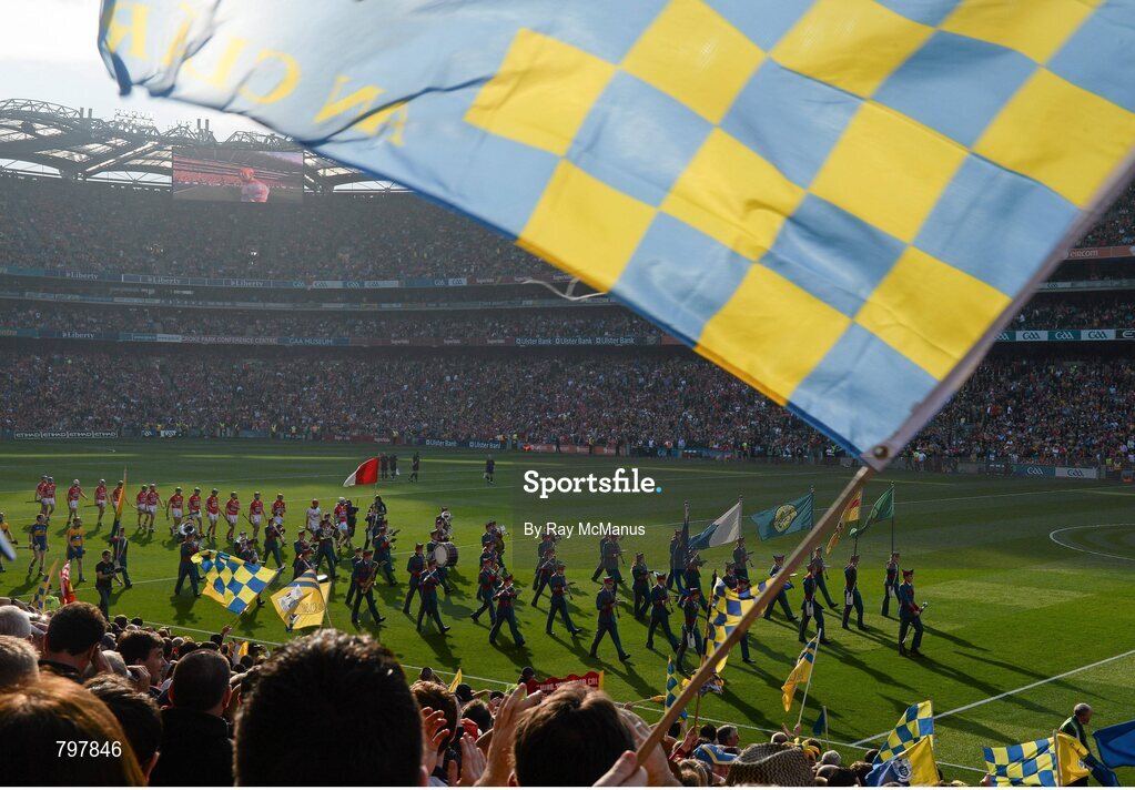 28 September 2013; Supporters in the Cusack Stand show their support for Clare during the pre match parade.  GAA Hurling All-Ireland Senior Championship Final Replay, Cork v Clare, Croke Park, Dublin. Picture credit: Ray McManus / SPORTSFILE