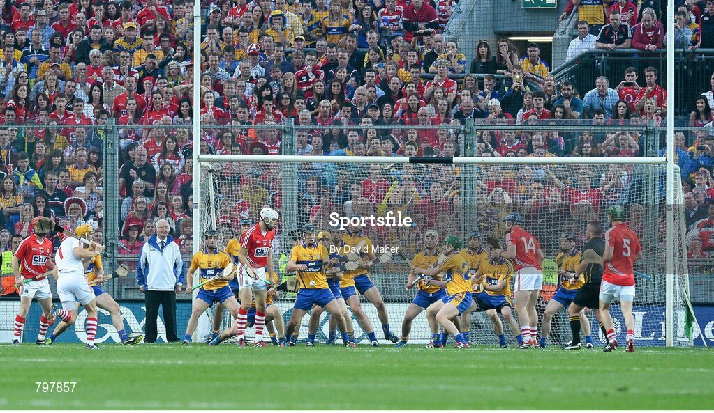28 September 2013; Cork goalkeeper Anthony Nash, taking a free during the closing moments of normal time, is blocked by members of the Clare team. GAA Hurling All-Ireland Senior Championship Final Replay, Cork v Clare, Croke Park, Dublin. Picture credit: David Maher / SPORTSFILE