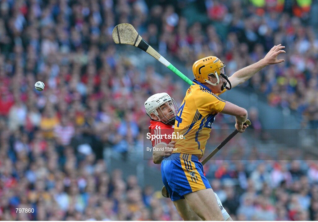 28 September 2013; Patrick Cronin, Cork, in action against  Cian Dillon, Clare. GAA Hurling All-Ireland Senior Championship Final Replay, Cork v Clare, Croke Park, Dublin. Picture credit: David Maher / SPORTSFILE