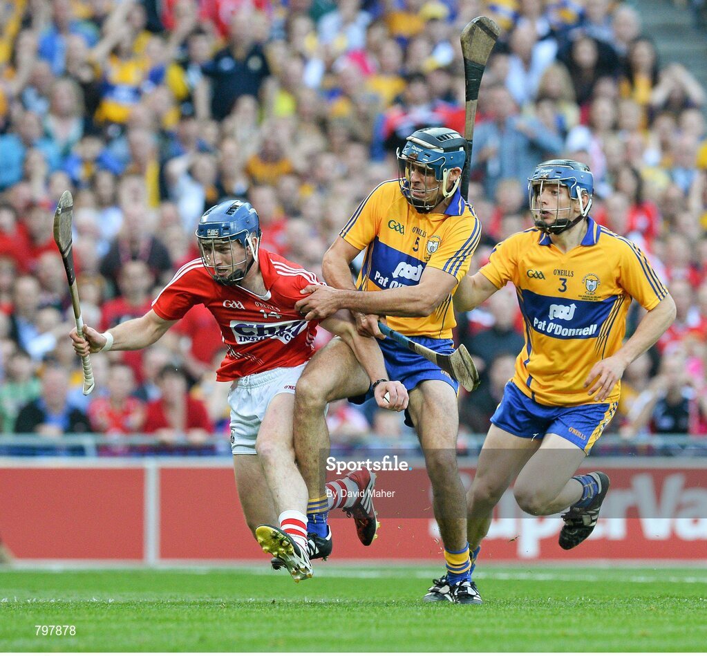 28 September 2013; Patrick Horgan, Cork, in action against, from left, Patrick Kelly, Brendan Bugler and David McInerney, Clare. GAA Hurling All-Ireland Senior Championship Final Replay, Cork v Clare, Croke Park, Dublin. Picture credit: David Maher / SPORTSFILE