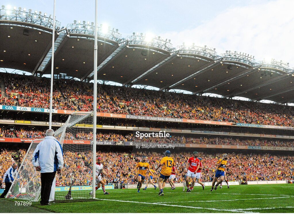 28 September 2013; Shane O'Donnell, Clare, celebrates after scoring his side's second goal with team-mate Pádraic Collins, 13. GAA Hurling All-Ireland Senior Championship Final Replay, Cork v Clare, Croke Park, Dublin. Picture credit: Stephen McCarthy / SPORTSFILE