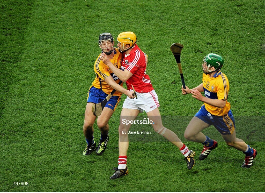 28 September 2013; Cathal Naughton, Cork, in action against Nicky O'Connell, left, and Cathal McInerney, Clare. GAA Hurling All-Ireland Senior Championship Final Replay, Cork v Clare, Croke Park, Dublin. Picture credit: Daire Brennan / SPORTSFILE
