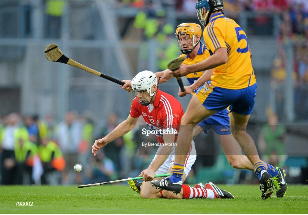 28 September 2013; Patrick Cronin, Cork, in action against Cian Dillon and Brendan Bugler, 5, Clare. GAA Hurling All-Ireland Senior Championship Final Replay, Cork v Clare, Croke Park, Dublin. Picture credit: Brendan Moran / SPORTSFILE