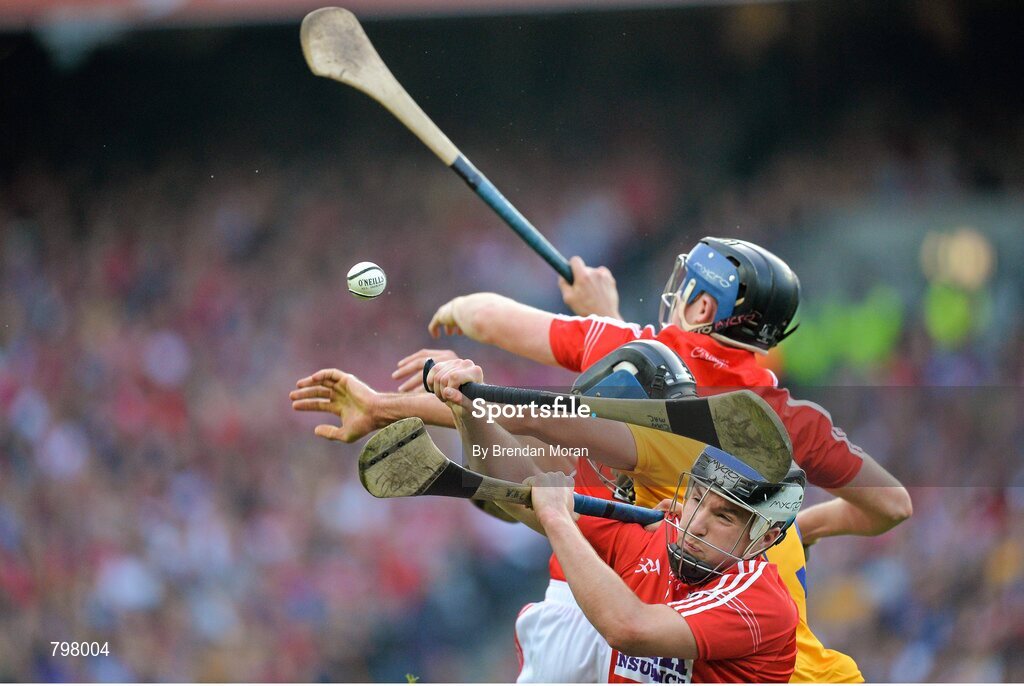 28 September 2013; Cian McCarthy, Cork, contests a dropping ball with team-mate Conor Lehane and Brendan Bugler, Clare. GAA Hurling All-Ireland Senior Championship Final Replay, Cork v Clare, Croke Park, Dublin. Picture credit: Brendan Moran / SPORTSFILE