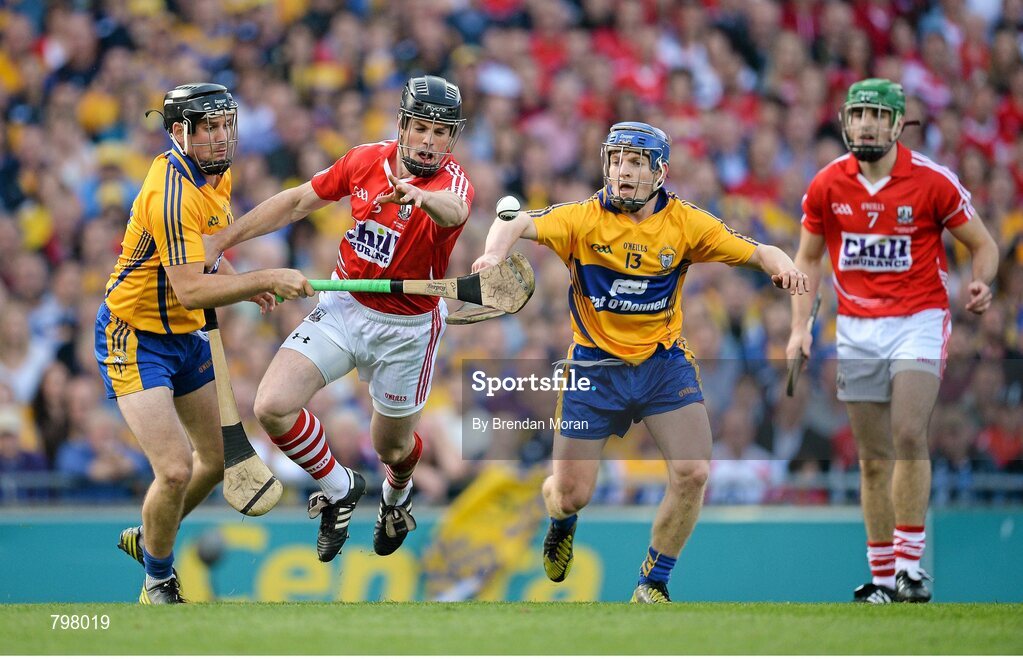 28 September 2013; Shane O'Neill, Cork, in action against Colin Ryan, left, and Podge Collins, Clare. GAA Hurling All-Ireland Senior Championship Final Replay, Cork v Clare, Croke Park, Dublin. Picture credit: Brendan Moran / SPORTSFILE