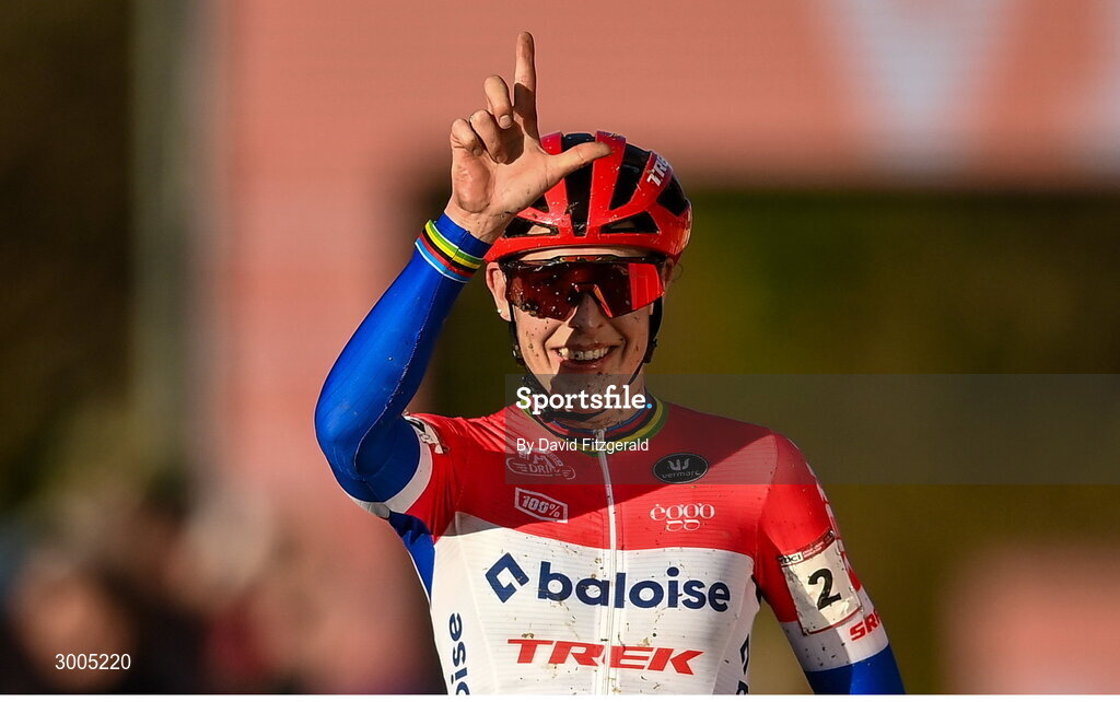 1 December 2024; Lucinda Brown of Netherlands celebrates winning the Women's Elite race at the UCI Cyclo-cross World Cup on the Sport Ireland Campus in Dublin. Photo by David Fitzgerald/Sportsfile