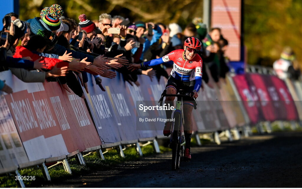 1 December 2024; Lucinda Brown of Netherlands celebrates winning the Women's Elite race at the UCI Cyclo-cross World Cup on the Sport Ireland Campus in Dublin. Photo by David Fitzgerald/Sportsfile