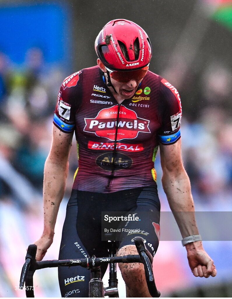 1 December 2024; Michael Vanthourenhout of Belgium celebrates winning the Men's Elite race at the UCI Cyclo-cross World Cup on the Sport Ireland Campus in Dublin. Photo by David Fitzgerald/Sportsfile