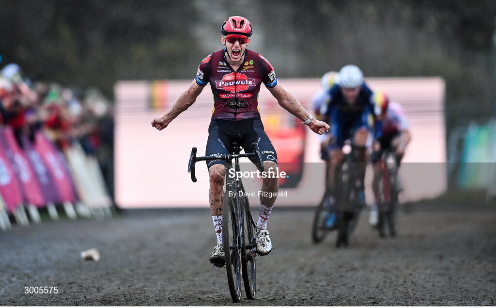 1 December 2024; Michael Vanthourenhout of Belgium celebrates winning the Men's Elite race at the UCI Cyclo-cross World Cup on the Sport Ireland Campus in Dublin. Photo by David Fitzgerald/Sportsfile