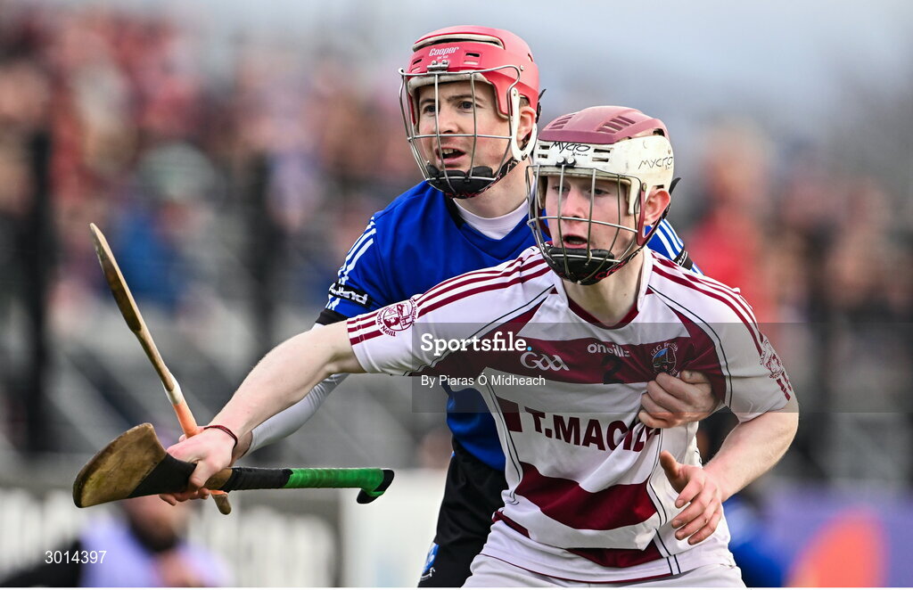 15 December 2024; Daniel Kearney of Sarsfields and Fionn McEldowney of Slaughtneil await a sideline cut during the AIB GAA Hurling All-Ireland Senior Club Championship semi-final match between Sarsfields of Cork and Slaughtneil of Derry at Cedral St Conleth's Park in Newbridge, Kildare. Photo by Piaras Ó Mídheach/Sportsfile