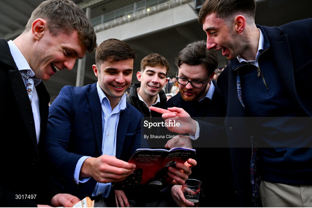 26 December 2024; Racegoers on day one of the Leopardstown Christmas Festival at Leopardstown Racecourse in Dublin. Photo by Shauna Clinton/Sportsfile