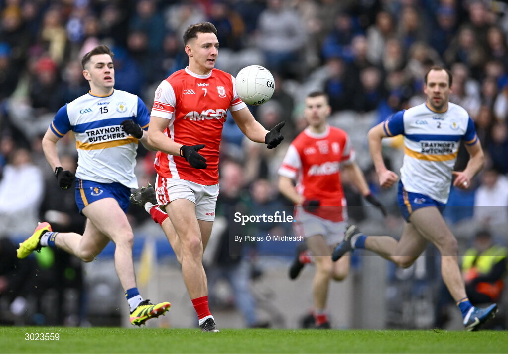 19 January 2025; David O'Dowd of Cuala gets away from Ruairi Canavan of Errigal Ciarán during the AIB GAA Football All-Ireland Senior Club Championship final match between Cuala and Errigal Ciarán at Croke Park in Dublin. Photo by Piaras Ó Mídheach/Sportsfile