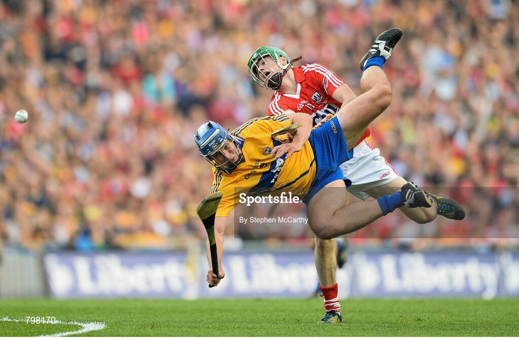 28 September 2013; Conor Ryan, Clare, in action against Seamus Harnedy, Cork. GAA Hurling All-Ireland Senior Championship Final Replay, Cork v Clare, Croke Park, Dublin. Picture credit: Stephen McCarthy / SPORTSFILE