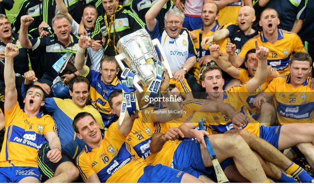 28 September 2013; Clare players celebrate with the Liam MacCarthy cup following their victory. GAA Hurling All-Ireland Senior Championship Final Replay, Cork v Clare, Croke Park, Dublin. Picture credit: Stephen McCarthy / SPORTSFILE