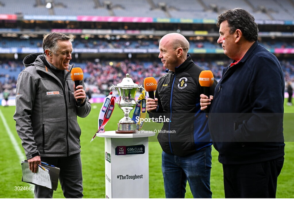 19 January 2025; Micheál Ó Domhnaill of TG4 interviews former Errigal Ciarán and Tyrone footballer Peter Canavan and RTÉ broadcaster and Cuala supporter Des Cahill, right, before the AIB GAA Football All-Ireland Senior Club Championship final match between Cuala and Errigal Ciarán at Croke Park in Dublin. Photo by Piaras Ó Mídheach/Sportsfile
