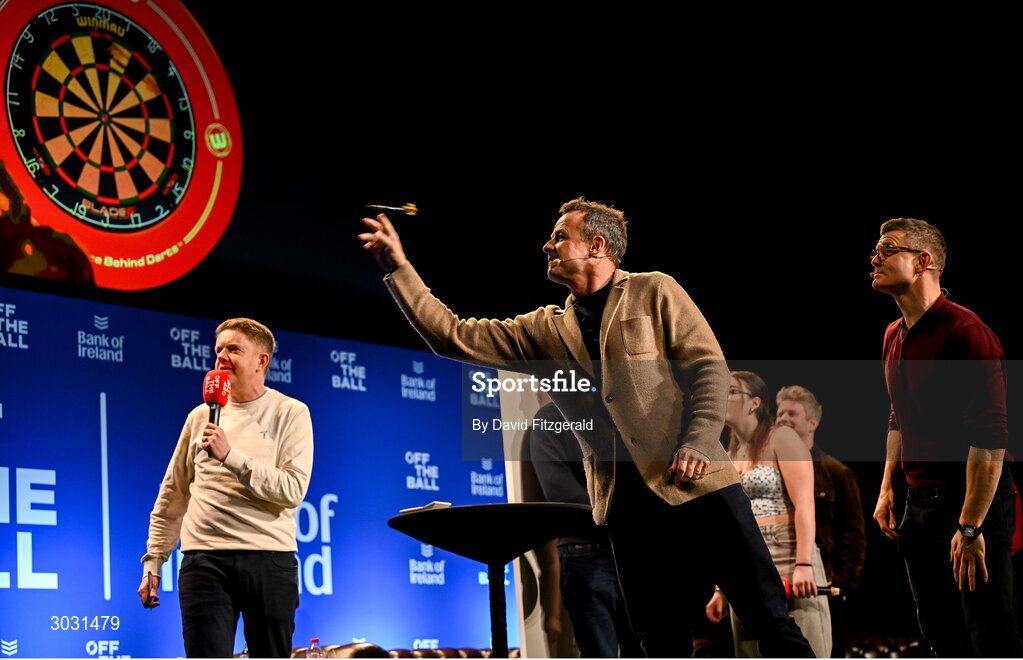29 January 2025; Former England rugby player Austin Healey playing darts during a special Off the Ball Roadshow event at the Olympia Theatre in Dublin. Photo by David Fitzgerald/Sportsfile