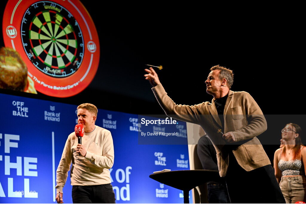 29 January 2025; Former England rugby player Austin Healey playing darts during a special Off the Ball Roadshow event at the Olympia Theatre in Dublin. Photo by David Fitzgerald/Sportsfile
