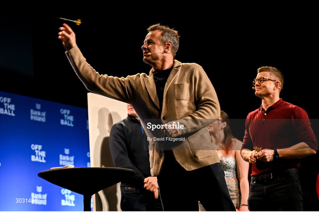29 January 2025; Former England rugby player Austin Healey playing darts during a special Off the Ball Roadshow event at the Olympia Theatre in Dublin. Photo by David Fitzgerald/Sportsfile