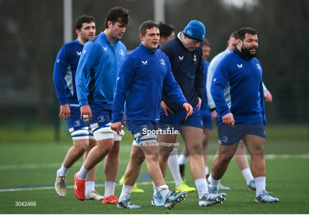 10 February 2025; Scott Penny, centre, during Leinster Rugby squad training at UCD in Dublin. Photo by David Fitzgerald/Sportsfile