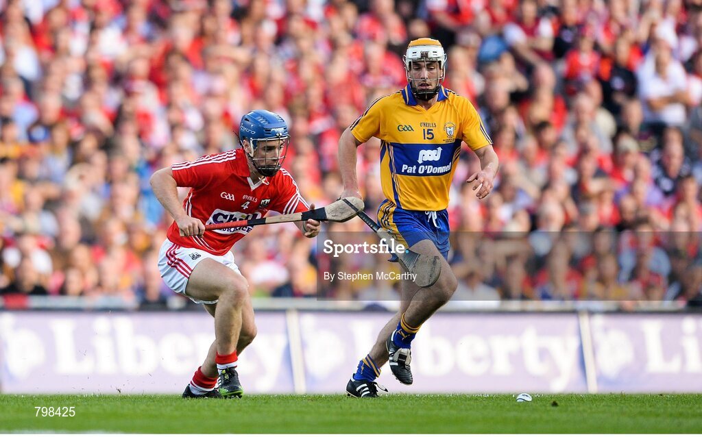 28 September 2013; Conor O'Sullivan, Cork, in action against Conor McGrath, Clare. GAA Hurling All-Ireland Senior Championship Final Replay, Cork v Clare, Croke Park, Dublin. Picture credit: Stephen McCarthy / SPORTSFILE
