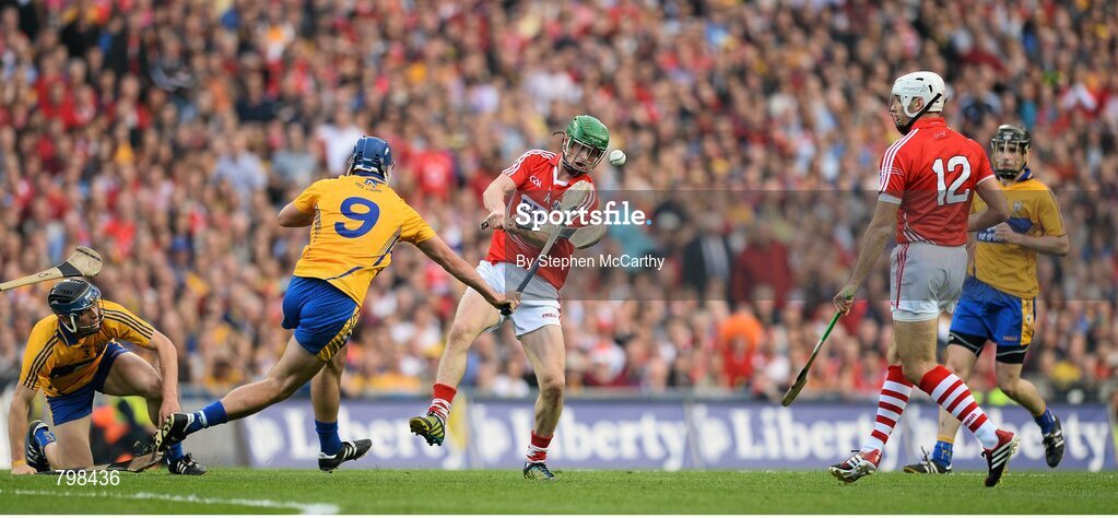 28 September 2013; Seamus Harnedy, Cork, in action against Conor Ryan, Clare. GAA Hurling All-Ireland Senior Championship Final Replay, Cork v Clare, Croke Park, Dublin. Picture credit: Stephen McCarthy / SPORTSFILE