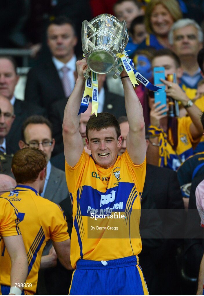 28 September 2013; Tony Kelly, Clare, lifts the Liam MacCarthy cup after the game. GAA Hurling All-Ireland Senior Championship Final Replay, Cork v Clare, Croke Park, Dublin. Picture credit: Barry Cregg / SPORTSFILE