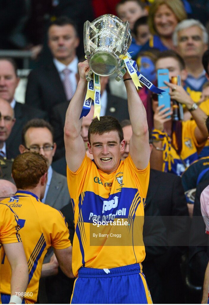28 September 2013; Tony Kelly, Clare, lifts the Liam MacCarthy cup after the game. GAA Hurling All-Ireland Senior Championship Final Replay, Cork v Clare, Croke Park, Dublin. Picture credit: Barry Cregg / SPORTSFILE