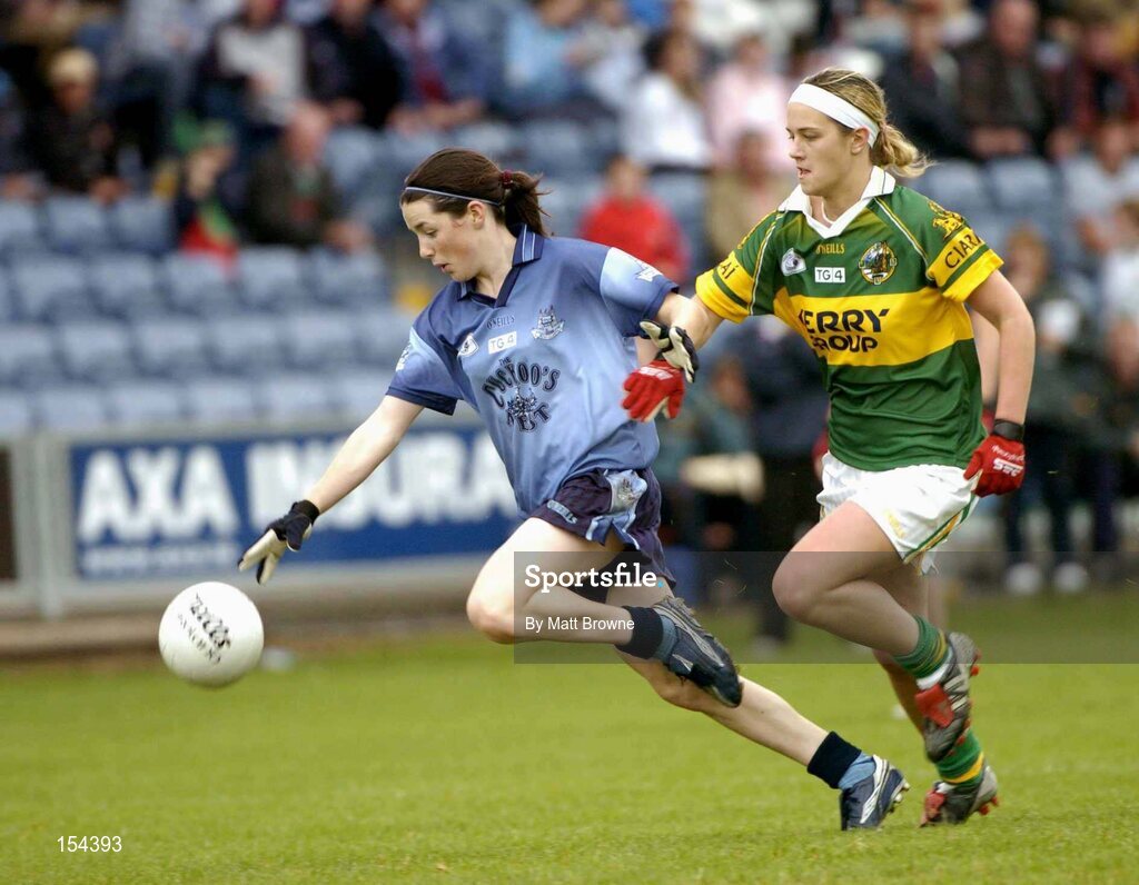 11 September 2004; Lyndsay Davey, Dublin, in action against Jacinta Murphy, Kerry. Ladies Football Senior Championship Semi-Final, Dublin v Kerry, O'Moore Park, Portlaoise, Co. Laois. Picture credit; Matt Browne / SPORTSFILE