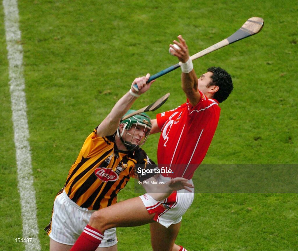 12 September 2004; Sean Og O'hAilpin, Cork, in action against Henry Shefflin, Kilkenny. Guinness All-Ireland Senior Hurling Championship Final, Cork v Kilkenny, Croke Park, Dublin. Picture credit; Pat Murphy / SPORTSFILE *** Local Caption *** Any photograph taken by SPORTSFILE during, or in connection with, the 2004 Guinness All-Ireland Hurling Final which displays GAA logos or contains an image or part of an image of any GAA intellectual property, or, which contains images of a GAA player/players in their playing uniforms, may only be used for editorial and non-advertising purposes.  Use of photographs for advertising, as posters or for purchase separately is strictly prohibited unless prior written approval has been obtained from the Gaelic Athletic Association.