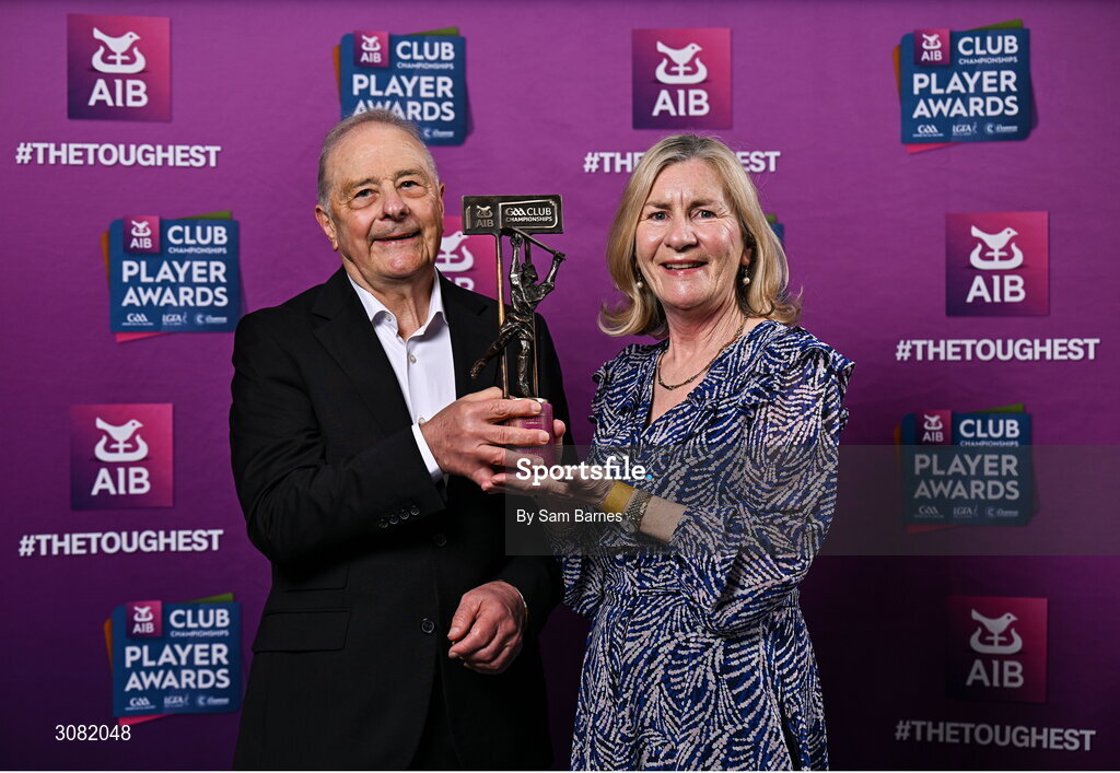 21 March 2025; Liam and Marion Kearney, parents of Sarsfields hurler Daniel Kearney with their sons 2024/25 Hurling Team of the Year award during the AIB Club Player Awards at Croke Park in Dublin. The AIB Club Player Awards celebrated the best players from club Football, Hurling, Camogie, and LGFA in a single ceremony for the first time, recognising their outstanding achievements on the field throughout the season. Photo by Sam Barnes/Sportsfile