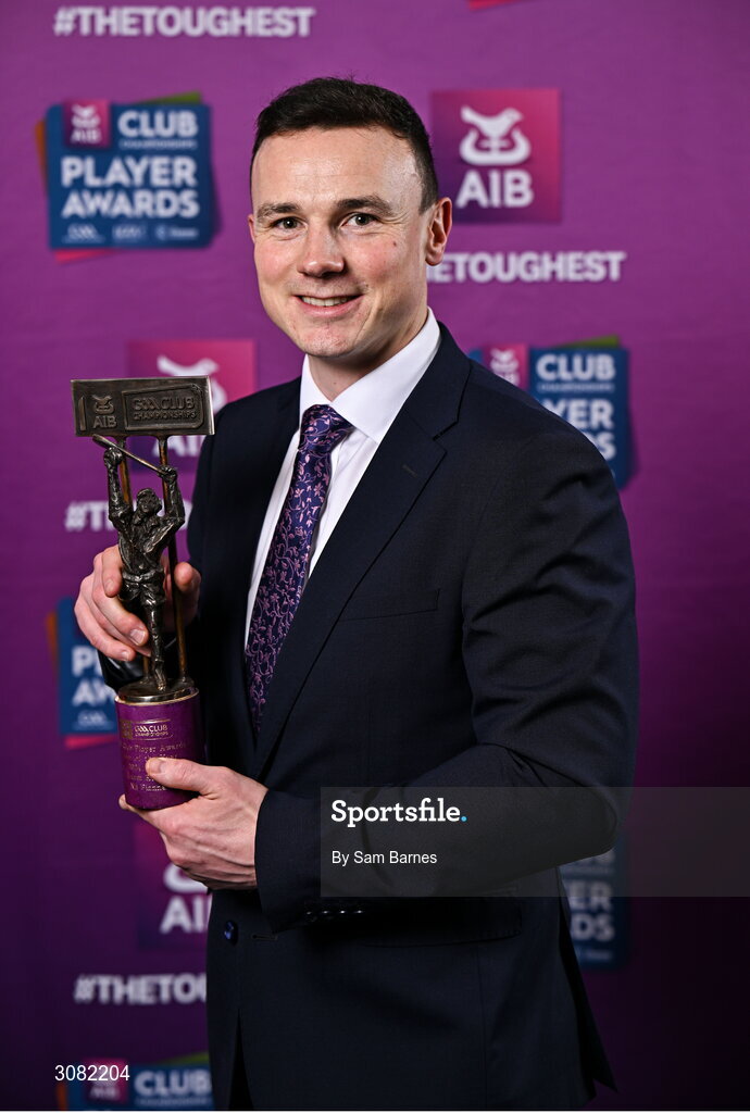 21 March 2025; Na Fianna hurler Liam Rushe with his 2024/25 Hurling Team of the Year award during the AIB Club Player Awards at Croke Park in Dublin. The AIB Club Player Awards celebrated the best players from club Football, Hurling, Camogie, and LGFA in a single ceremony for the first time, recognising their outstanding achievements on the field throughout the season. Photo by Sam Barnes/Sportsfile